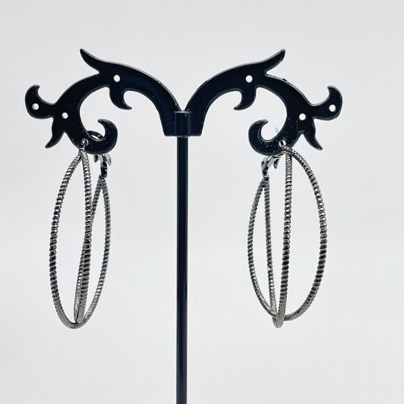 METAL Silver Tone Earrings Textured Hoop Lightweight Modern Fashion Jewelry - Picture 5 of 9